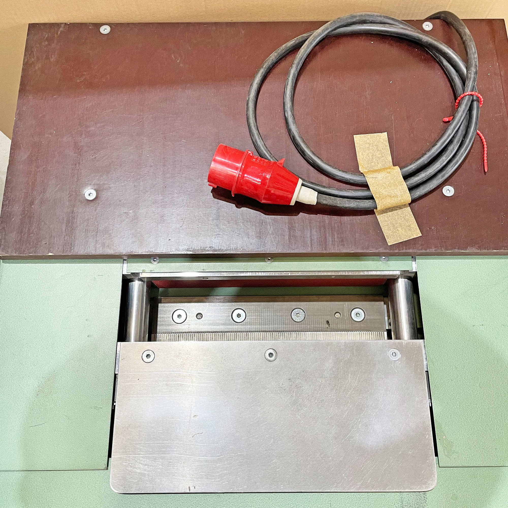 PräCut • Máquina para cortar y ranurar el cuerpo del libro - Máquina de ocasión - Este aparato ya no cumple las normas de seguridad vigentes... - imagen-4