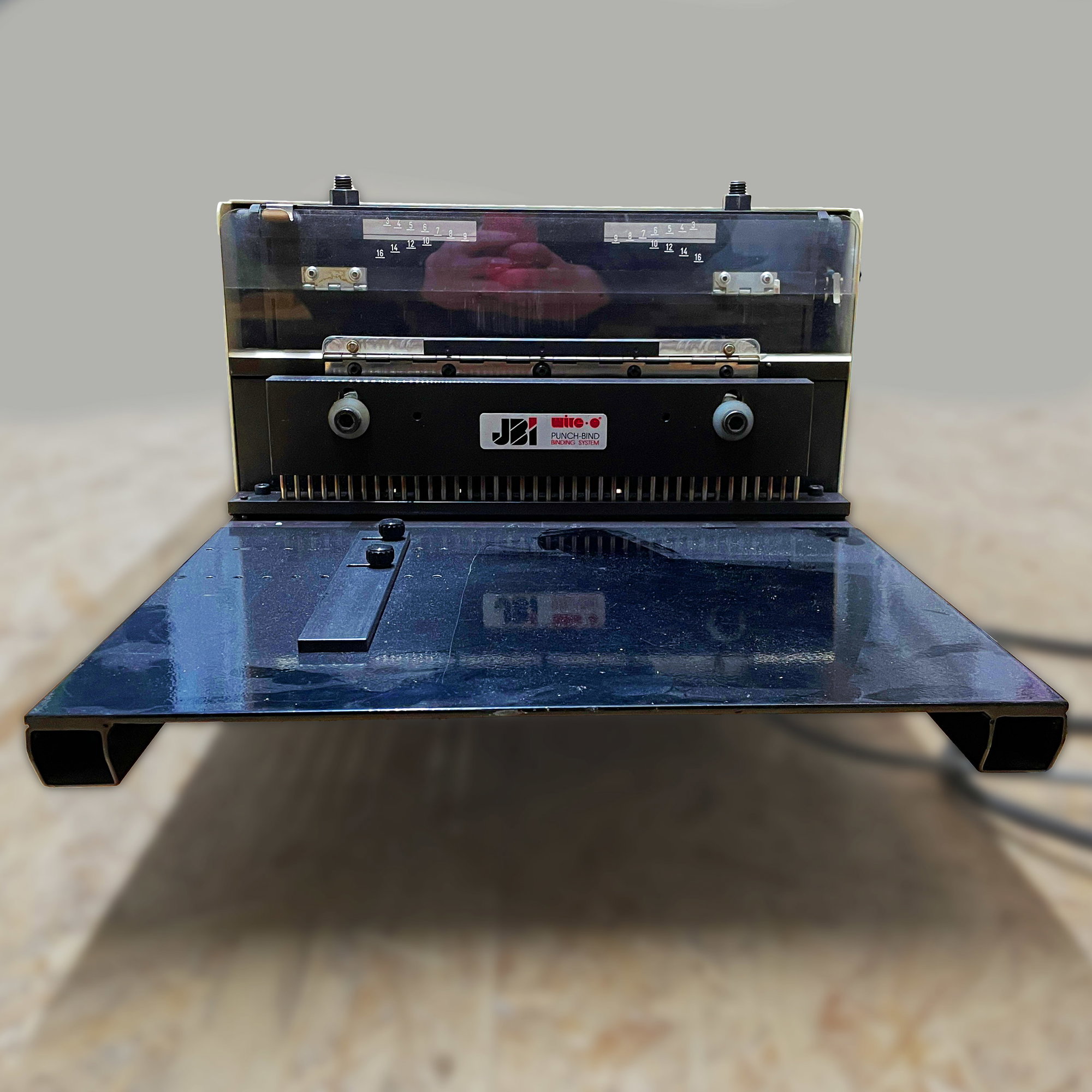 JBI Elektrische Stanzmaschine Wire-O - Gebrauchtmaschine - für 3:1" und 2:1"-Teilung

Typ: OEPC 34
Baujahr: 1996
S/N: 13156.9... - Bild-1