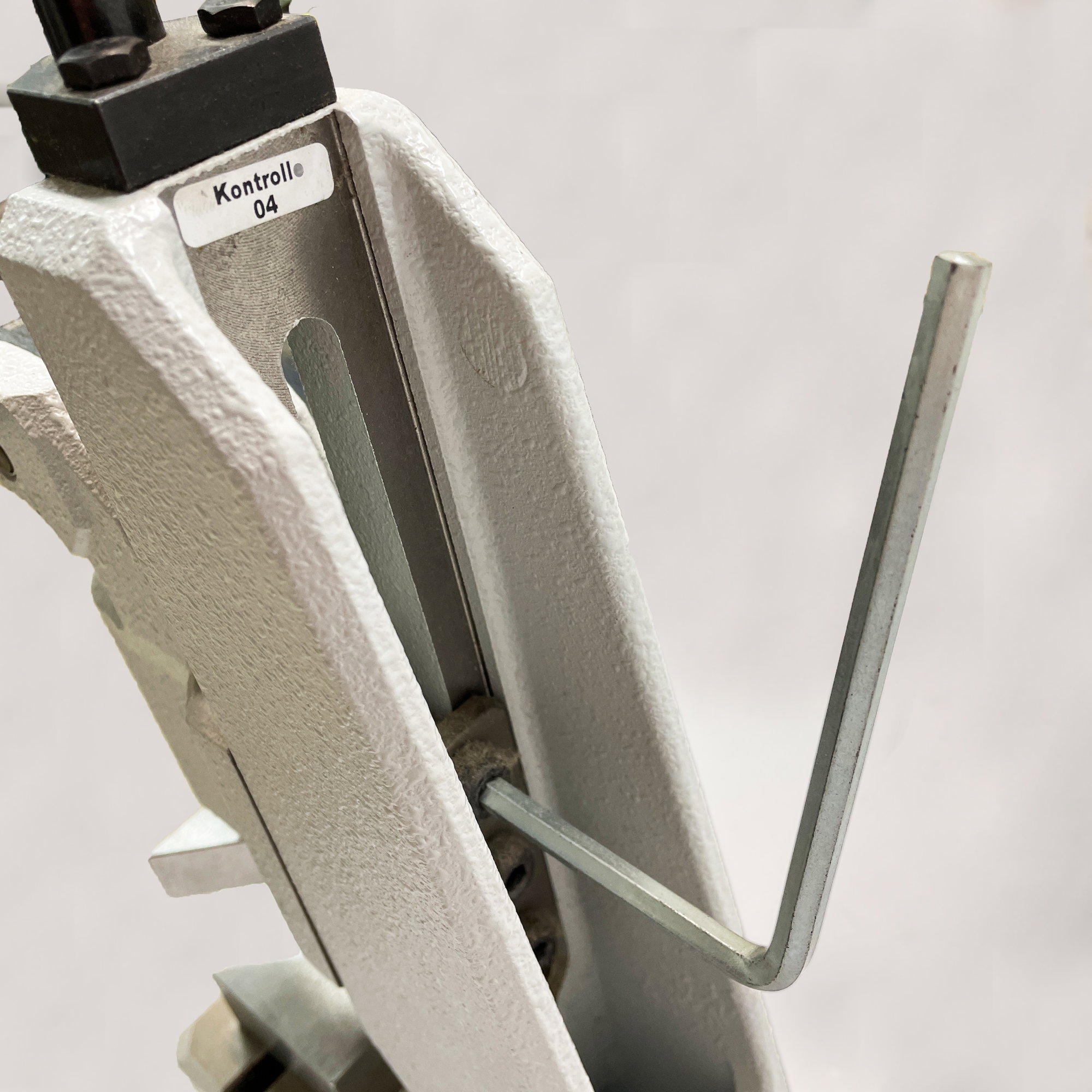Knee-lever press - with tool to mount metal book corners... - image-4