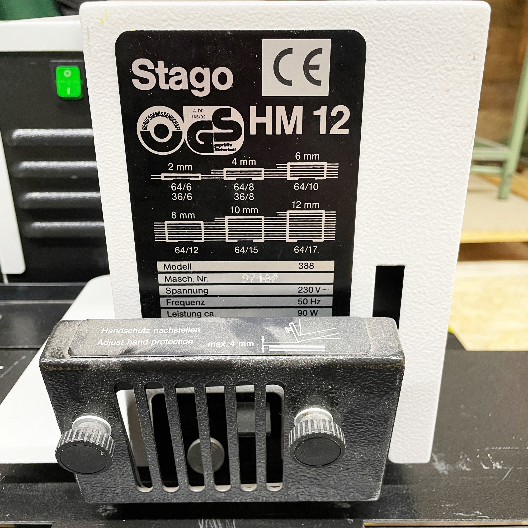Elektrischer Blockhefter Typ HM 12 - Gebrauchtmaschine - Tischgerät für Heftklammern Typ 64
Ausladung 213 mm
max. Heftgutstärke 12 mm
Ele... - Bild-2