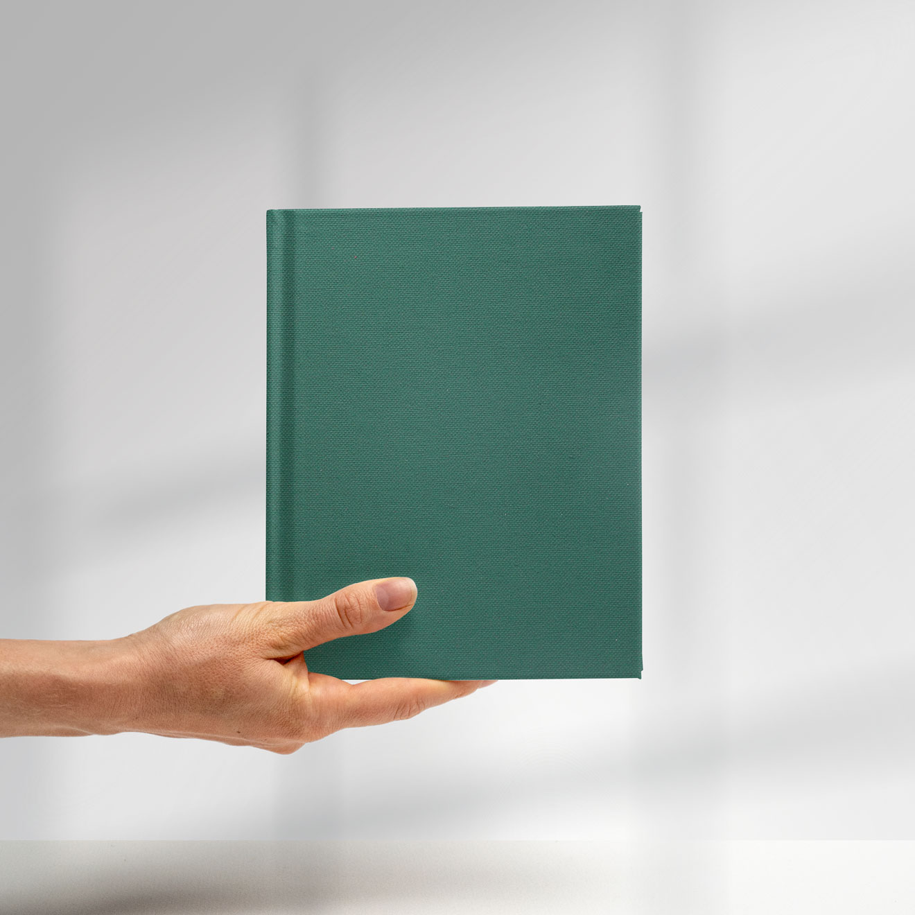 Englisch Buckram Matt | tela de encuadernación - Color 402 - verde oscuro - Aplicaciones: para cubiertas de libros, menús (Nota: no es tan i... - imagen-3