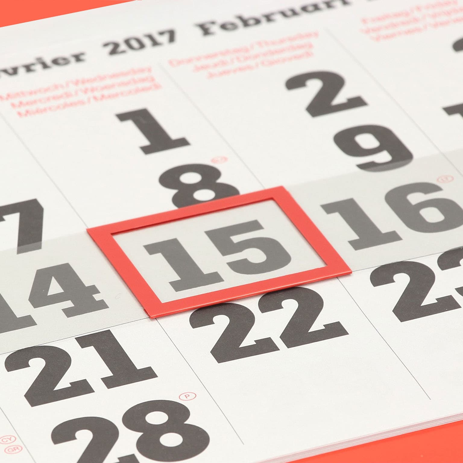 Marcador para calendarios, rojo, sin montar - tres partes: ventana, banda transparente y goma elástica - Aplicación: para mostrar el día act... - imagen-2