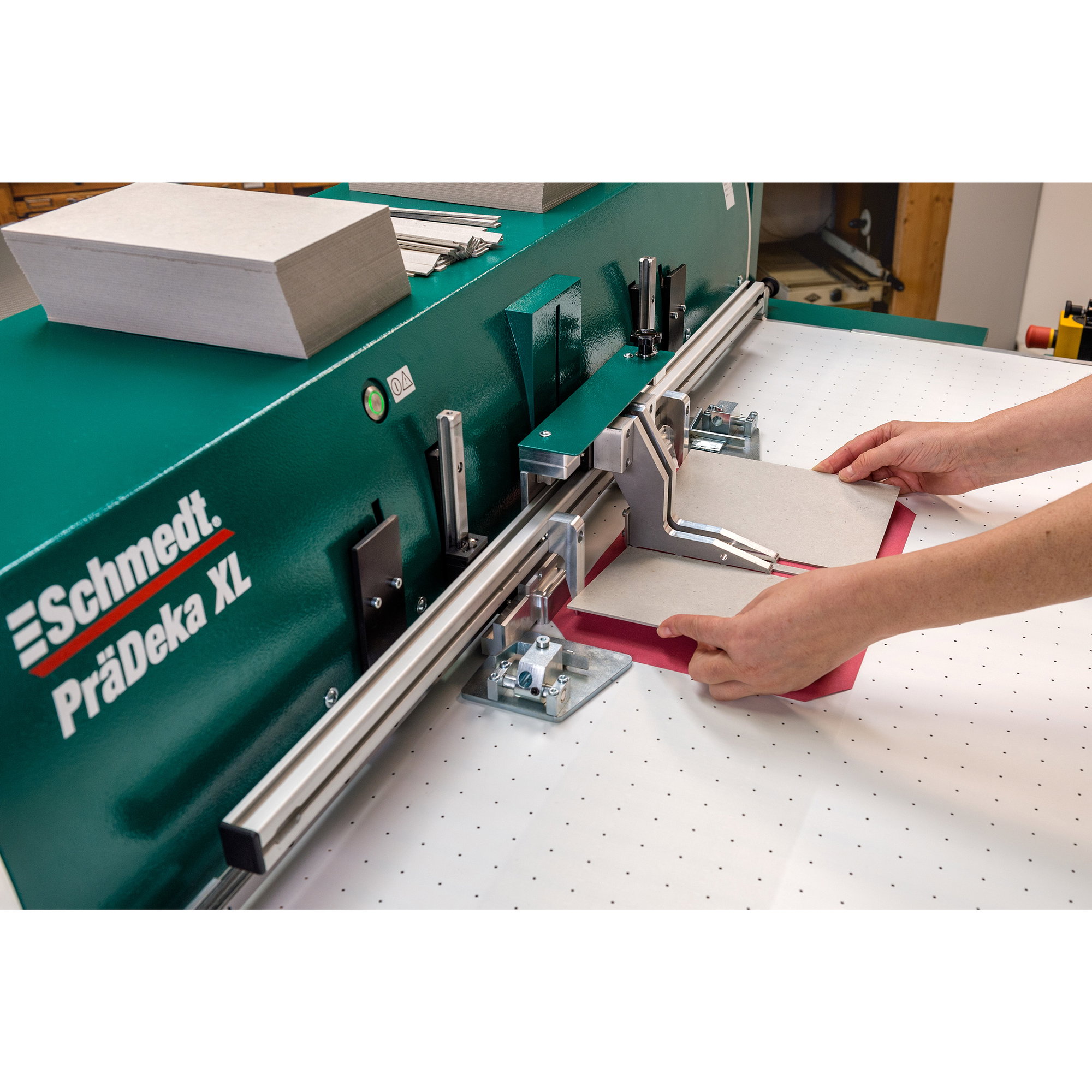 PräDeka XL | Case-making machine - Semi-automatic casemaker for hardcover cases - Applications: single-part products, e.g. gameboards, asymm... - image-2
