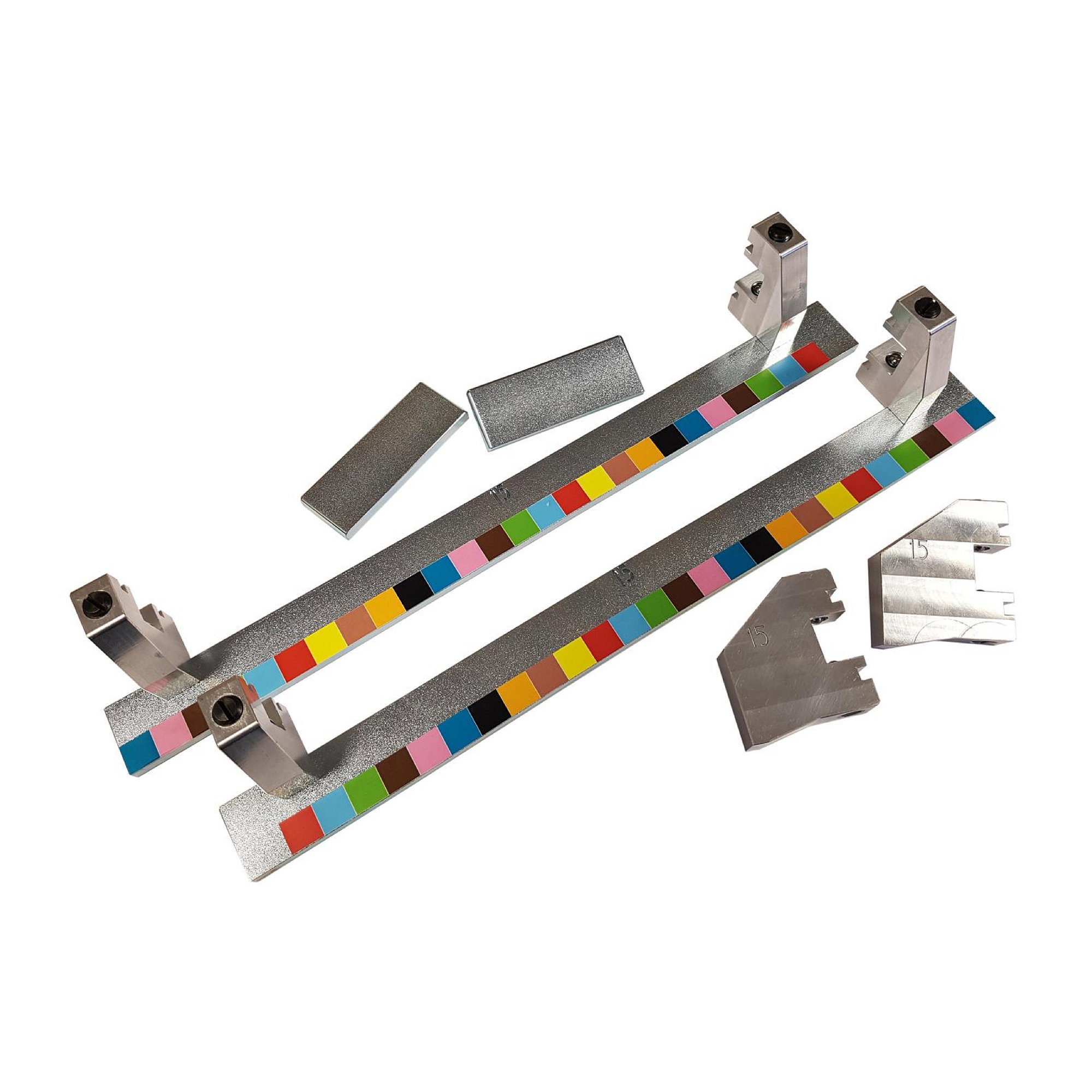 Juego de topes para distancias de doblado de 15 mm - para PräDeKa XL - compuesto de:
• 2 pequeñas placas traseras para suporte del material...