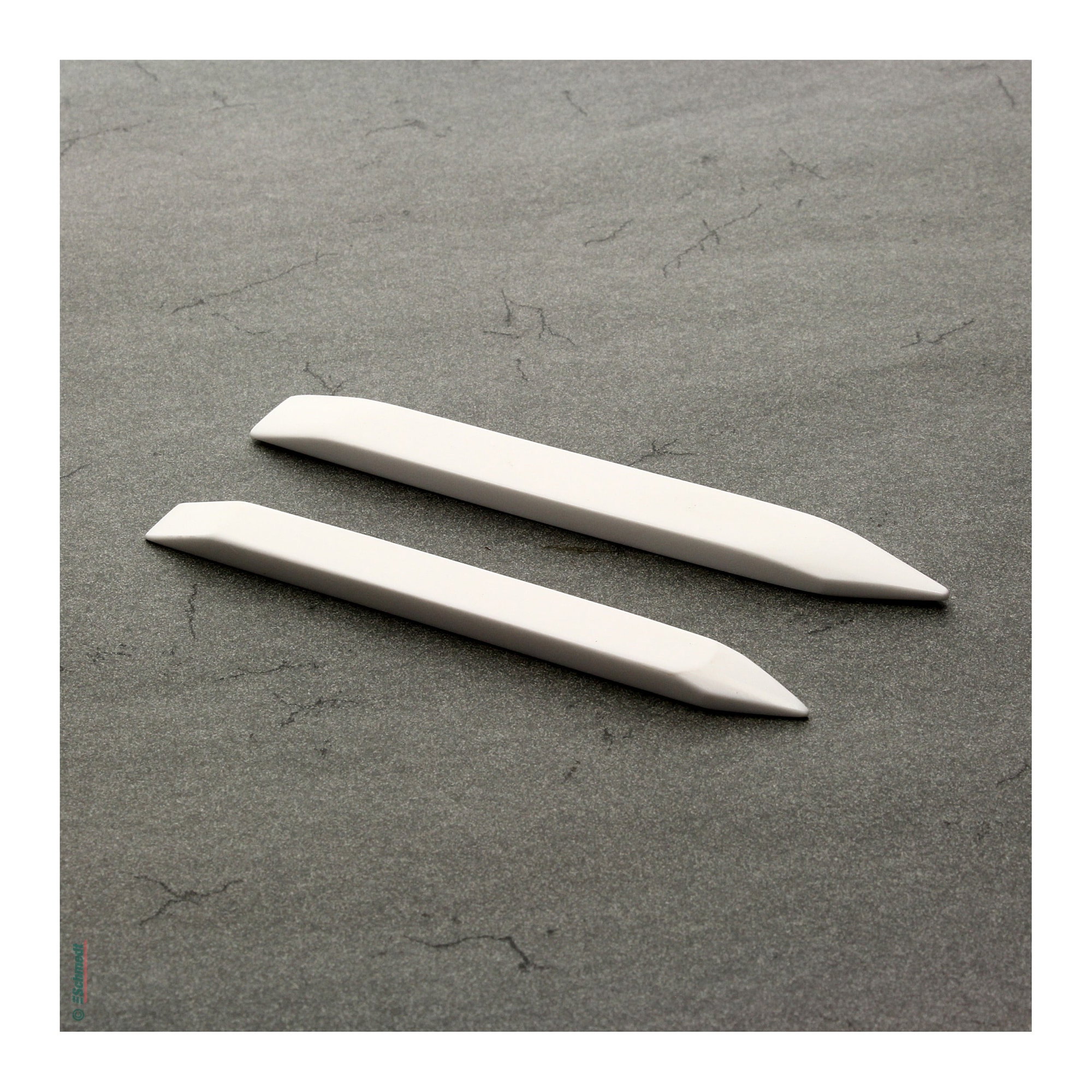 Plegadera de Teflón® - no dobla materiales delicados - para alisar, frotar y plegar.
Por medio de PTFE no adherente, es ideal para trabajos...