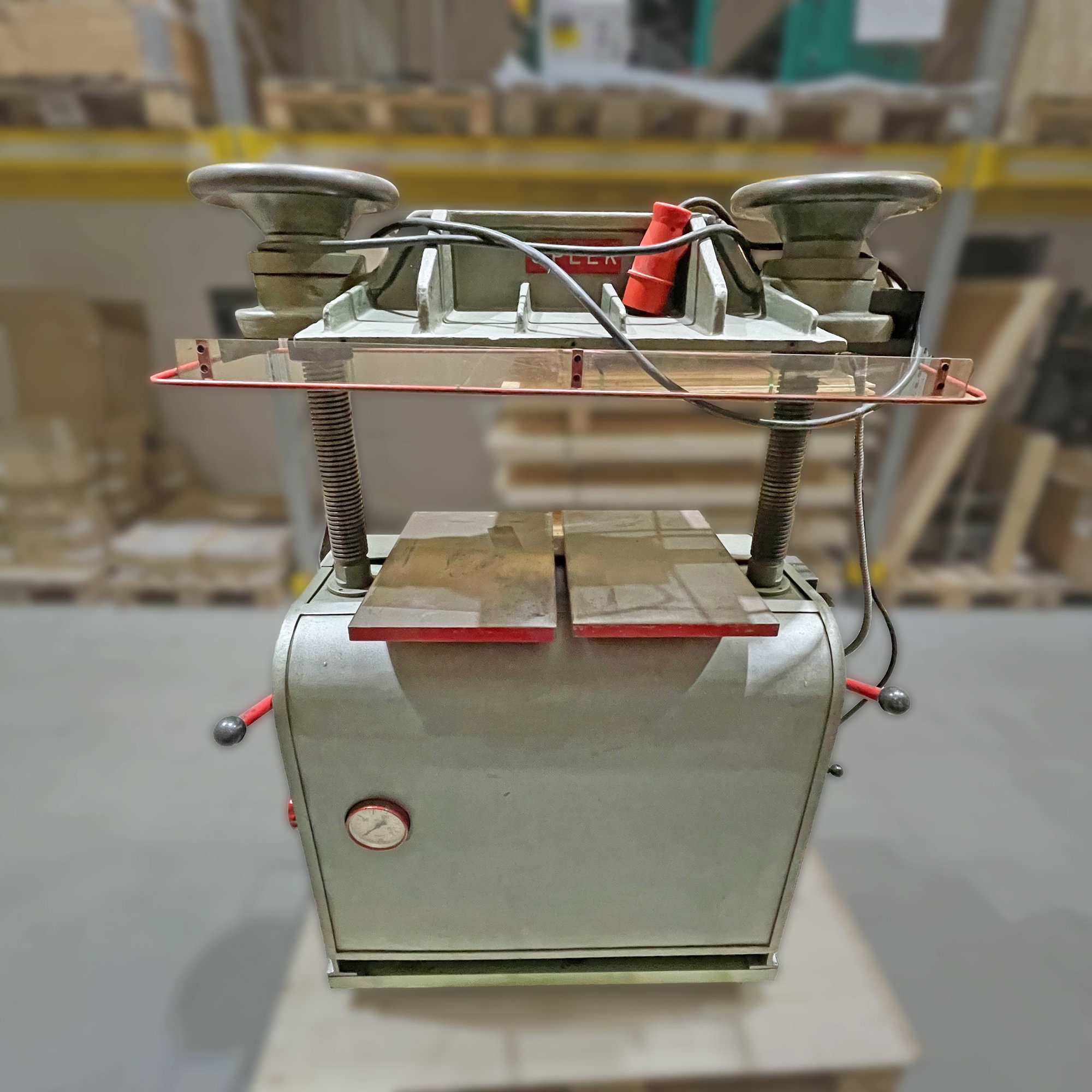Elektrische Zwillingspresse - Gebrauchtmaschine - mit Pressplatten à 27 x 43 cm
S/N: 267 - Baujahr: 1955

Dieses Gerät entspricht nicht m... - Bild-1