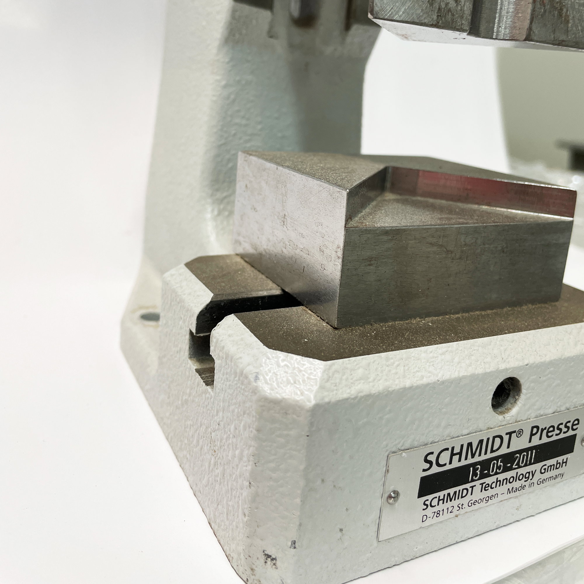 Knee-lever press - with tool to mount metal book corners... - image-3