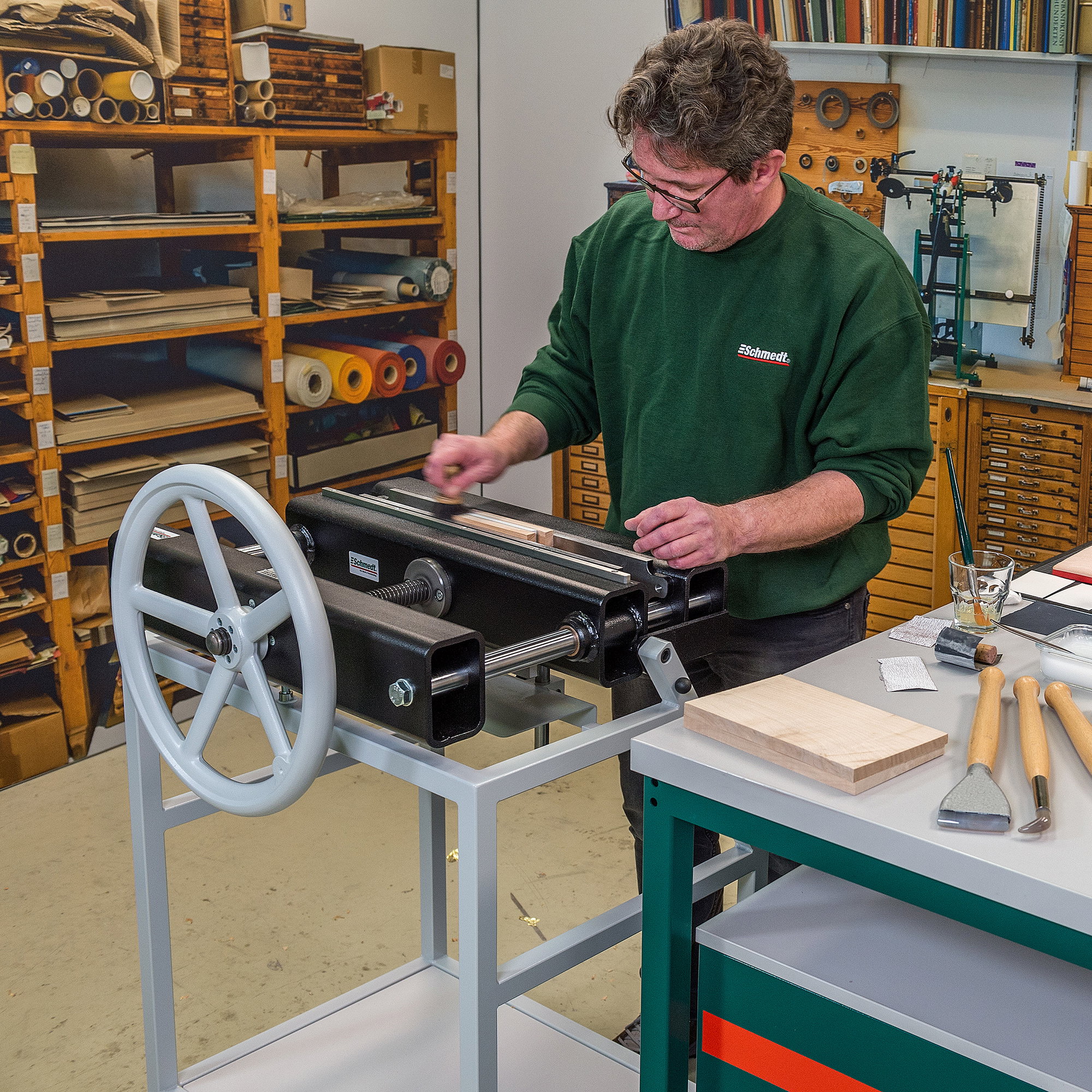 Multi-purpose book press - Solid swivelling press with mobile stand - for bookbinding and conservation works, with accessories to be used li... - image-2