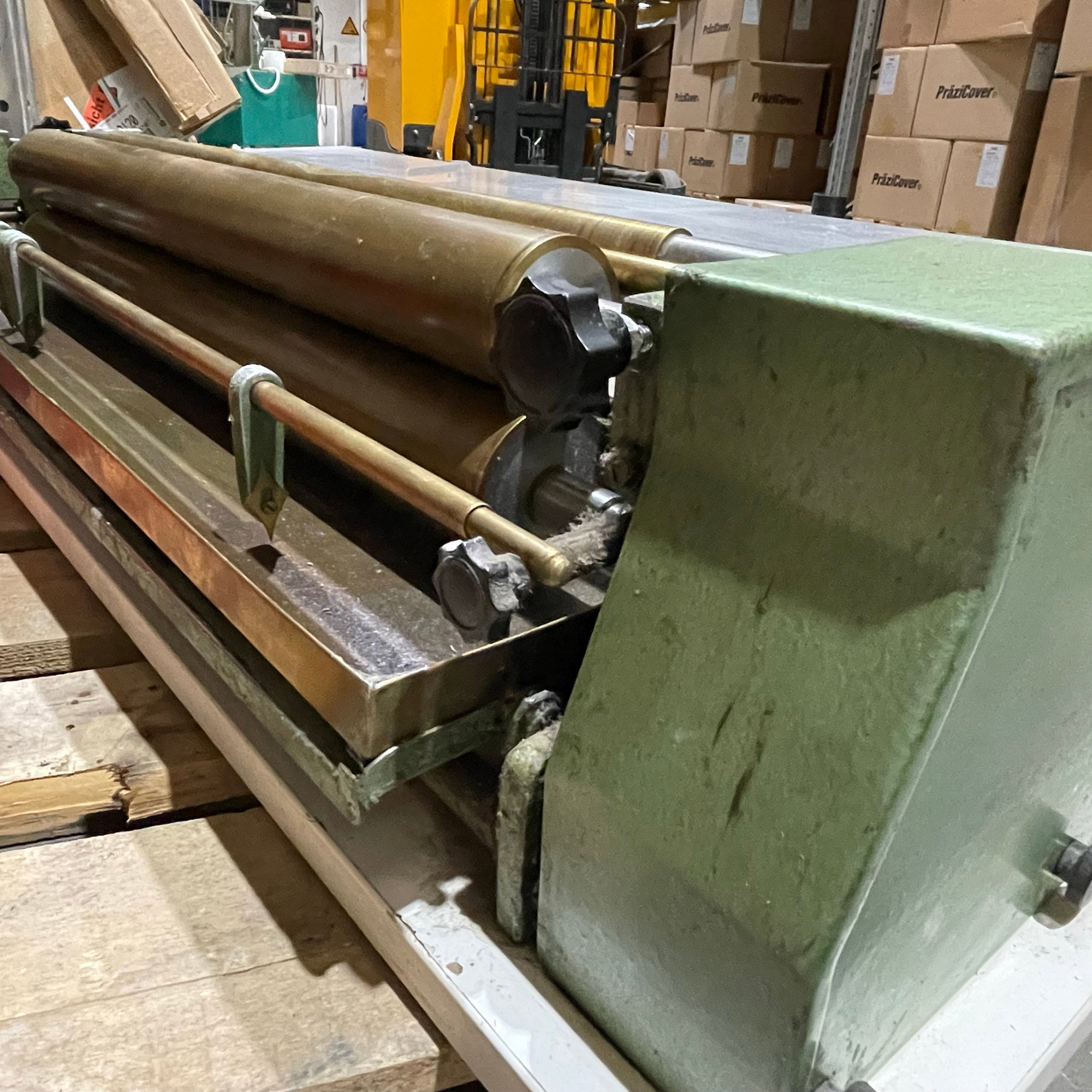 Zweiwalzen-Anleimmaschine Typ HEROLD - Gebrauchtmaschine - Walzenbreite: 650 mm
Serien-Nr. 34819

Dieses Gerät entspricht nicht mehr den ... - Bild-2