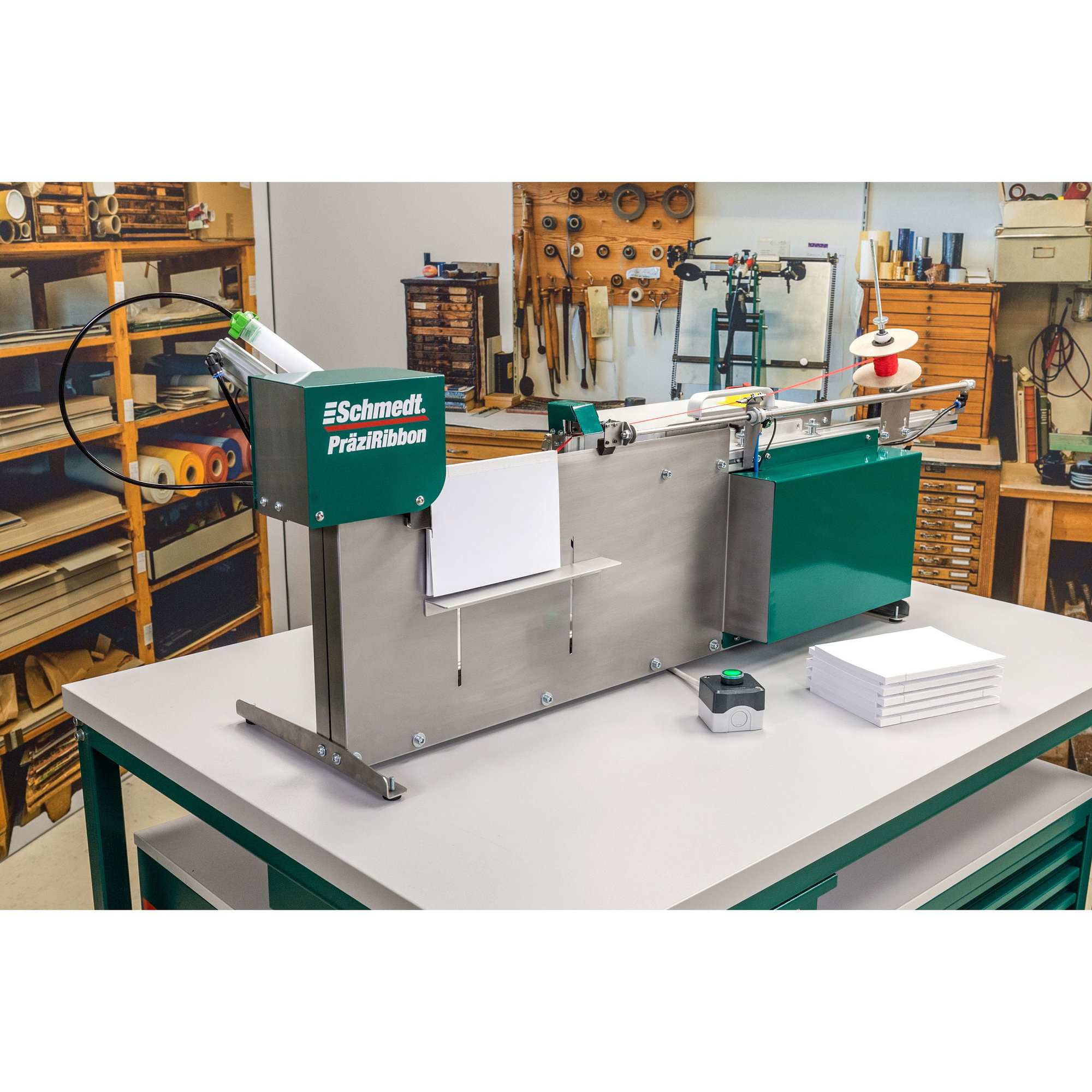PräziRibbon | Máquina para colocar la cinta de registro - Para aplicar de forma sencilla la cinta (marcapáginas) - » en el cuerpo del libro... - imagen-2